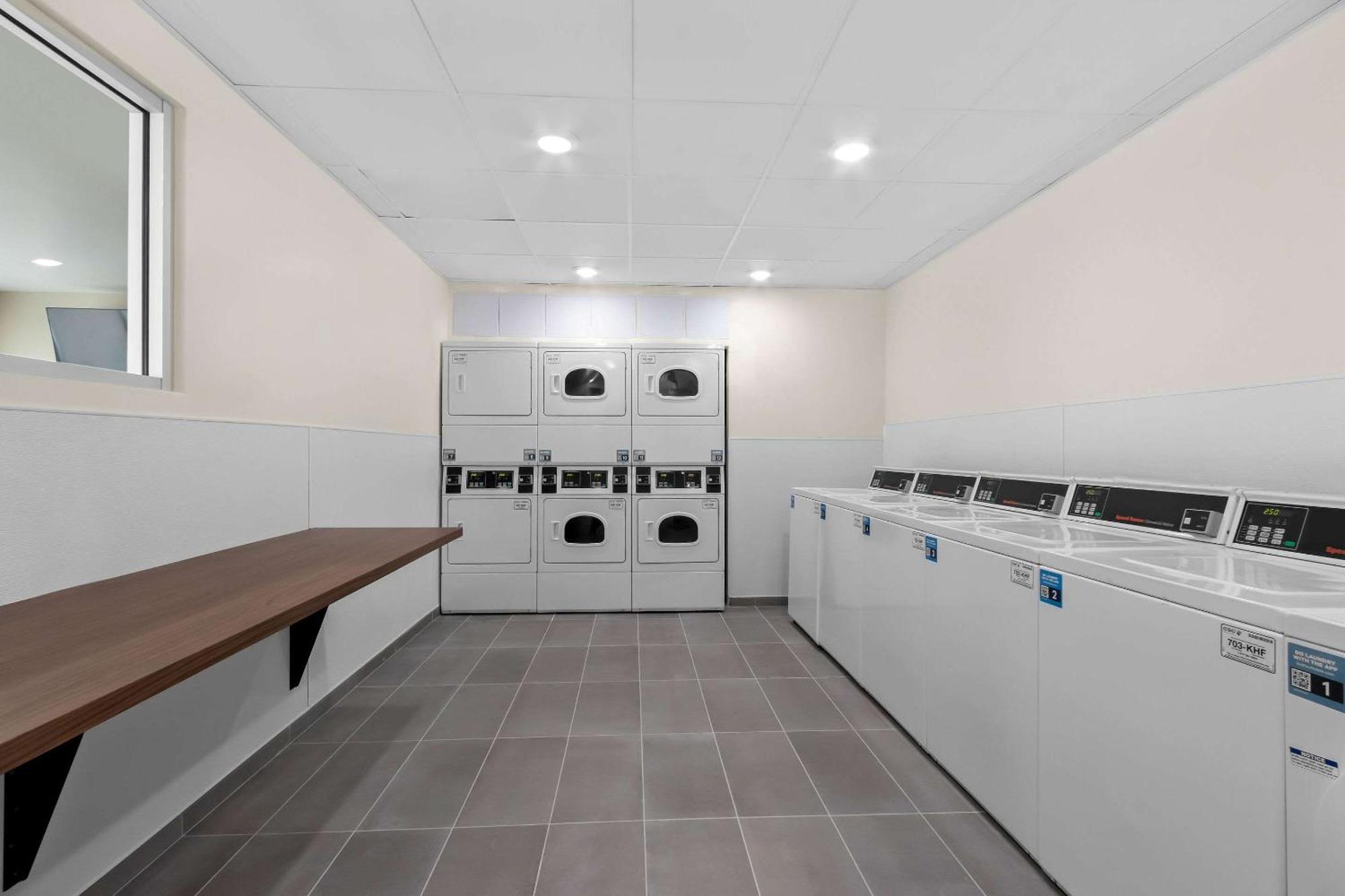 Everhome Suites Glendale Sports Entertainment District Buitenkant foto