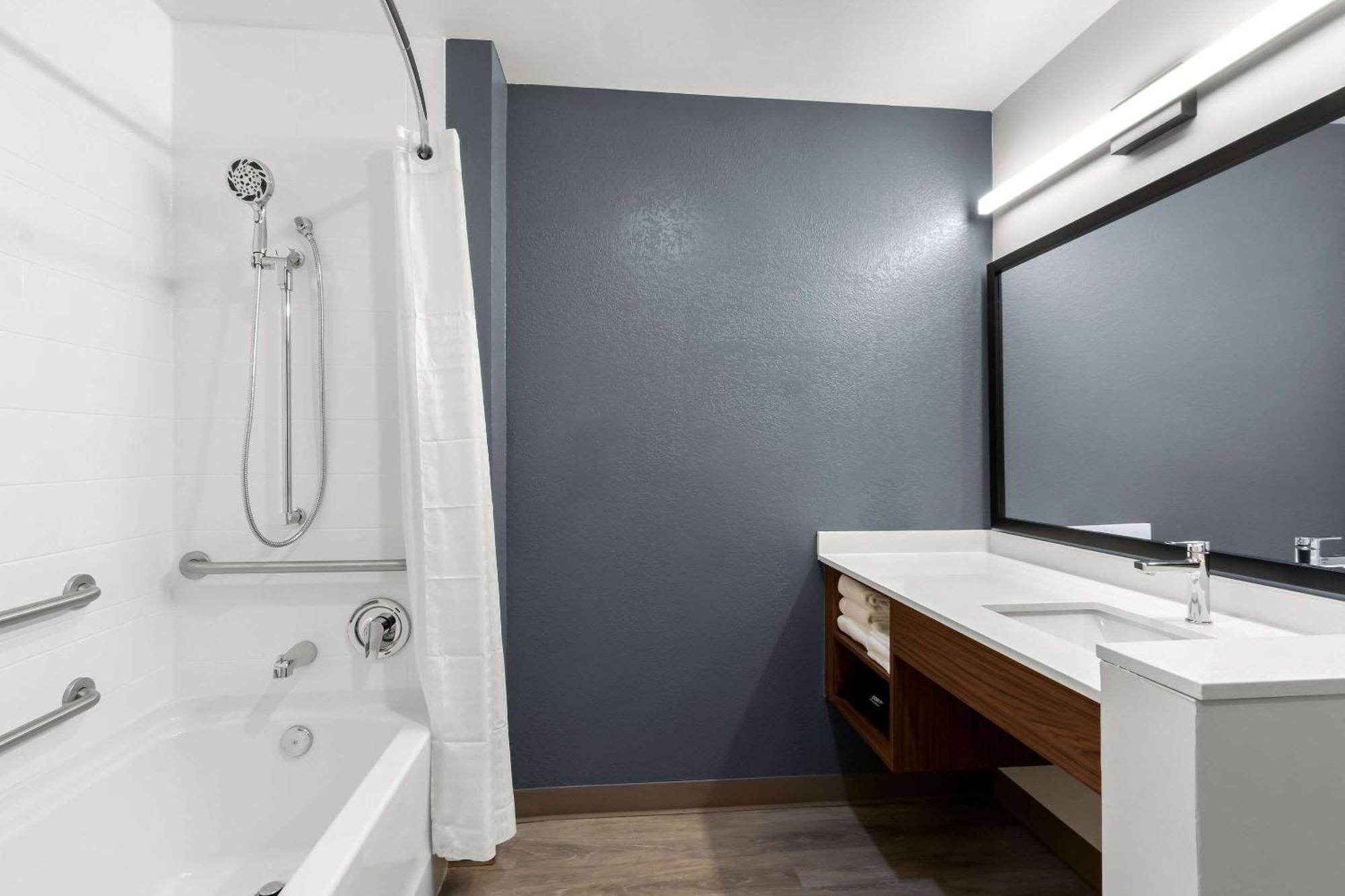 Everhome Suites Glendale Sports Entertainment District Buitenkant foto